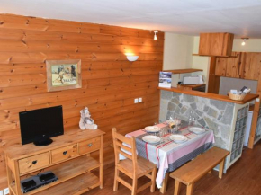Studio avec Parking, Balcon Sud-Ouest et Équipements Complets - FR-1-266-193